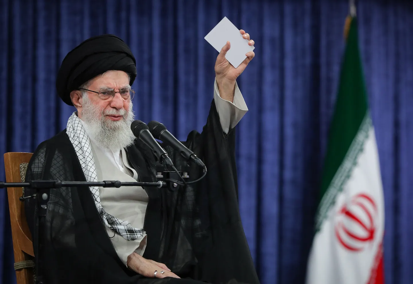 واشنطن تؤكد رفض أي اتفاق يتيح لطهران تخصيب اليورانيوم.. وخامنئي: من تظنون أنفسكم؟!