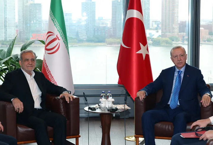 Erdogan, Pezeshkian discuss bilateral ties over phone call