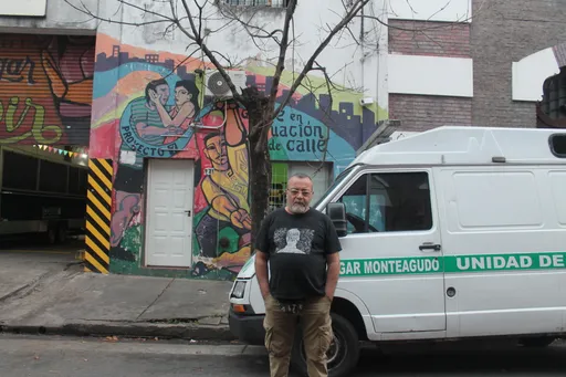 Vivió en la calle y hoy lidera una red para personas sin hogar en Argentina