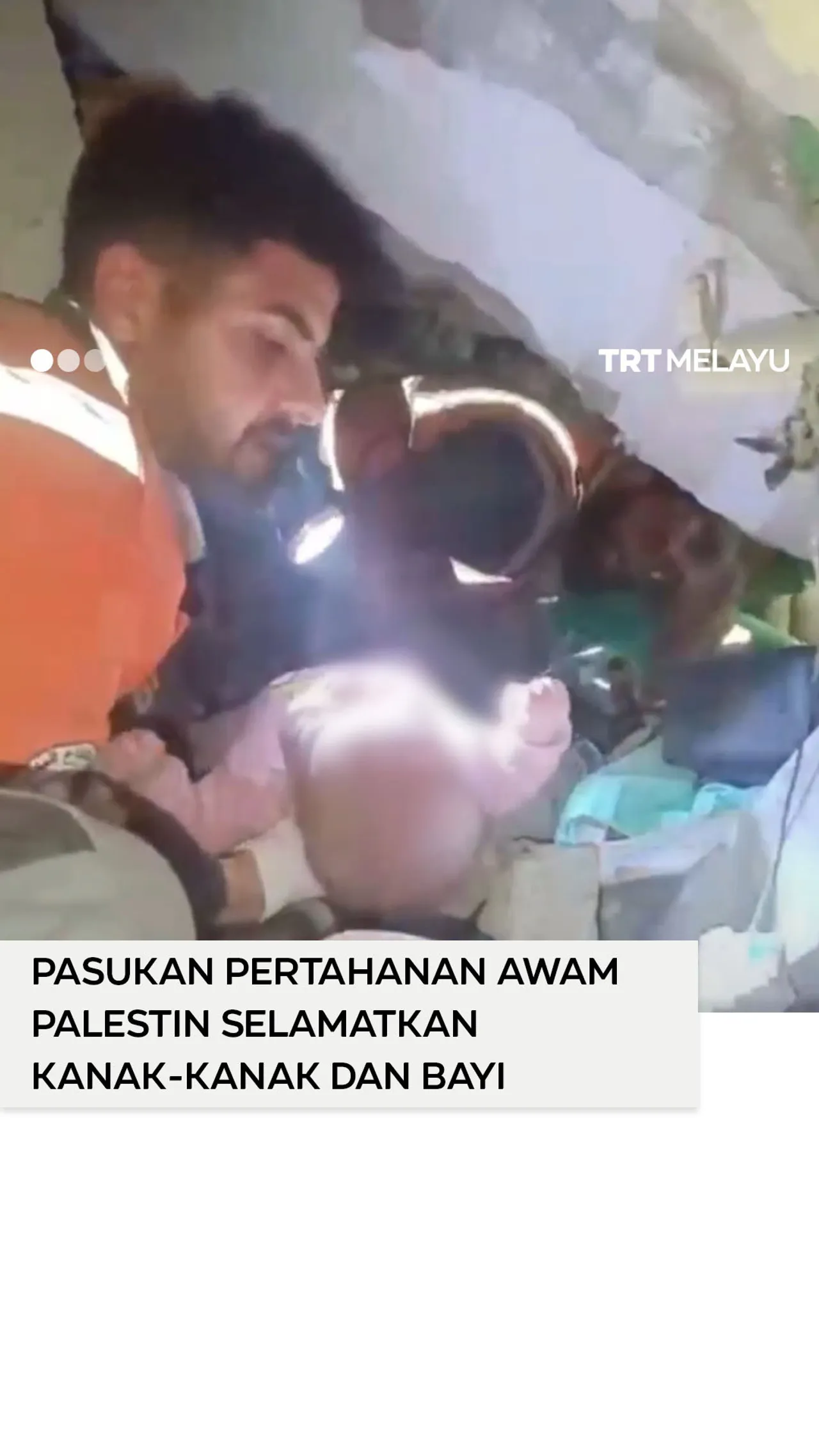 Pasukan Pertahanan Awam Palestin selamatkan kanak-kanak dan bayi dari bawah runtuhan.