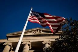 США закрывают границы для 12 стран
