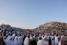 De Arafat a Muzdalifah: cómo el Hajj nos enseña a caminar con humildad sobre la tierra