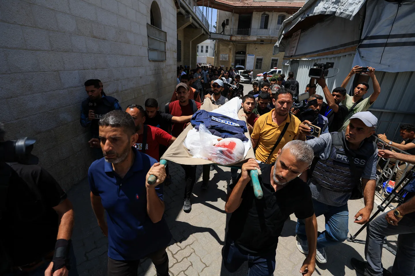 Gaza: 4 journalistes palestiniens tués dans une frappe israélienne sur l’hôpital Al-Ahli