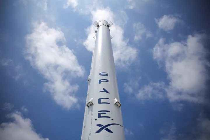 Musk umum SpaceX akan tamatkan perkhidmatan kapal angkasa Dragon selepas perselisihan dengan Trump