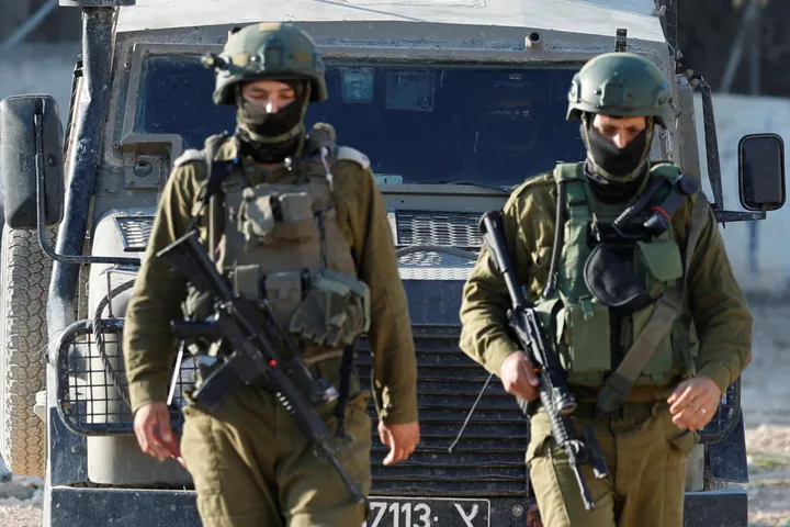 Four Israeli soldiers killed, five injured in southern Gaza: army