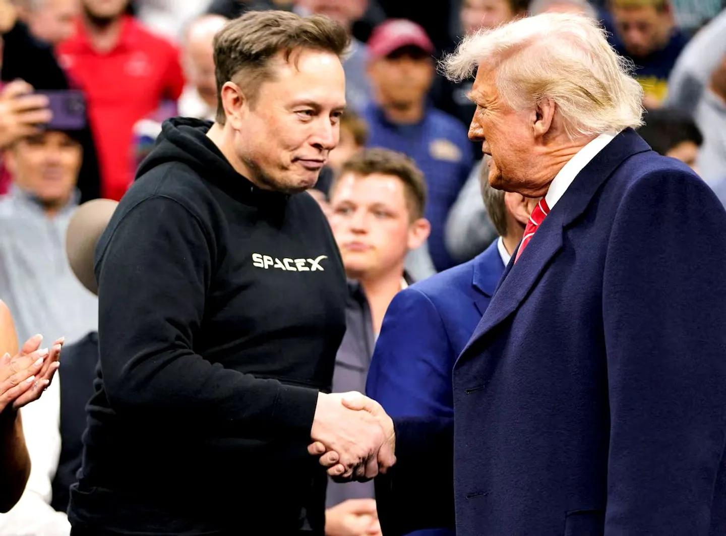 Трамп хочет срочно помириться с Маском