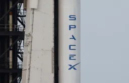 Маск Трамп менен келишпестиктен кийин SpaceX компаниясынын Драгон космостук кемесин иштен чыгарат