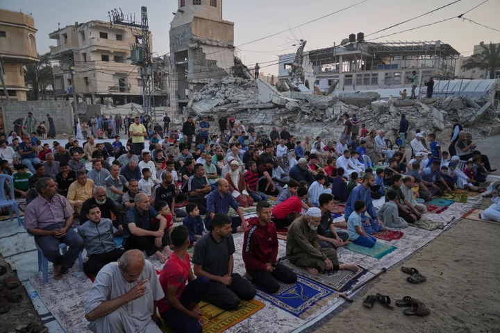 Gaza conmemora un Eid Al-Adha marcado por los bombardeos israelíes y la crisis humanitaria
