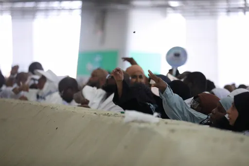 Jemaah haji lontar 'jamrah' tanda hampir berakhirnya ibadah Haji di Arab Saudi