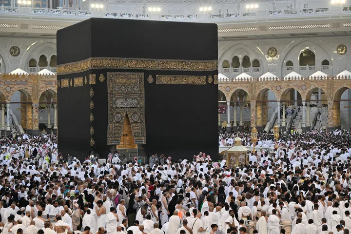 Nearly 2 million Muslims complete final Hajj rituals in Mecca