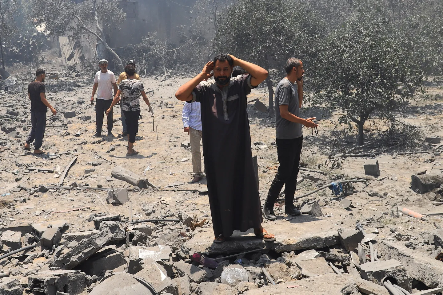 81 شهيداً في ثاني أيام العيد.. والاحتلال يمنع الوقود عن مشافي غزة وسط أوامر بإخلاء آلاف المنازل