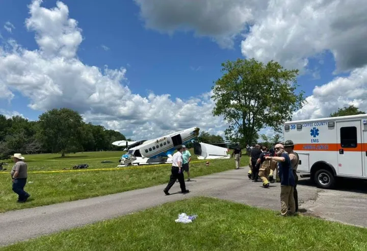 Skydiving plane with 20 on board crashes in Tennessee