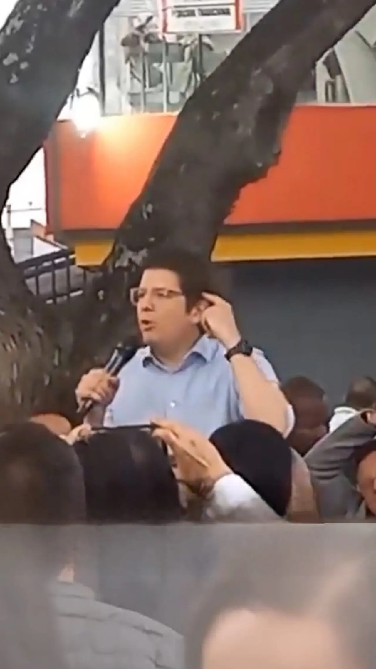 Kandidati presidencial i Kolumbisë qëllohet në kokë