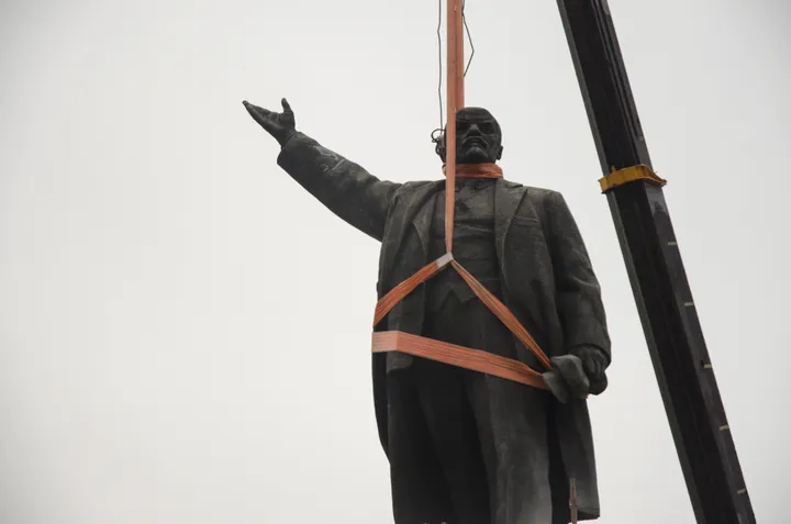 Kyrgyzstan removes 'tallest' Lenin statue from Osh city