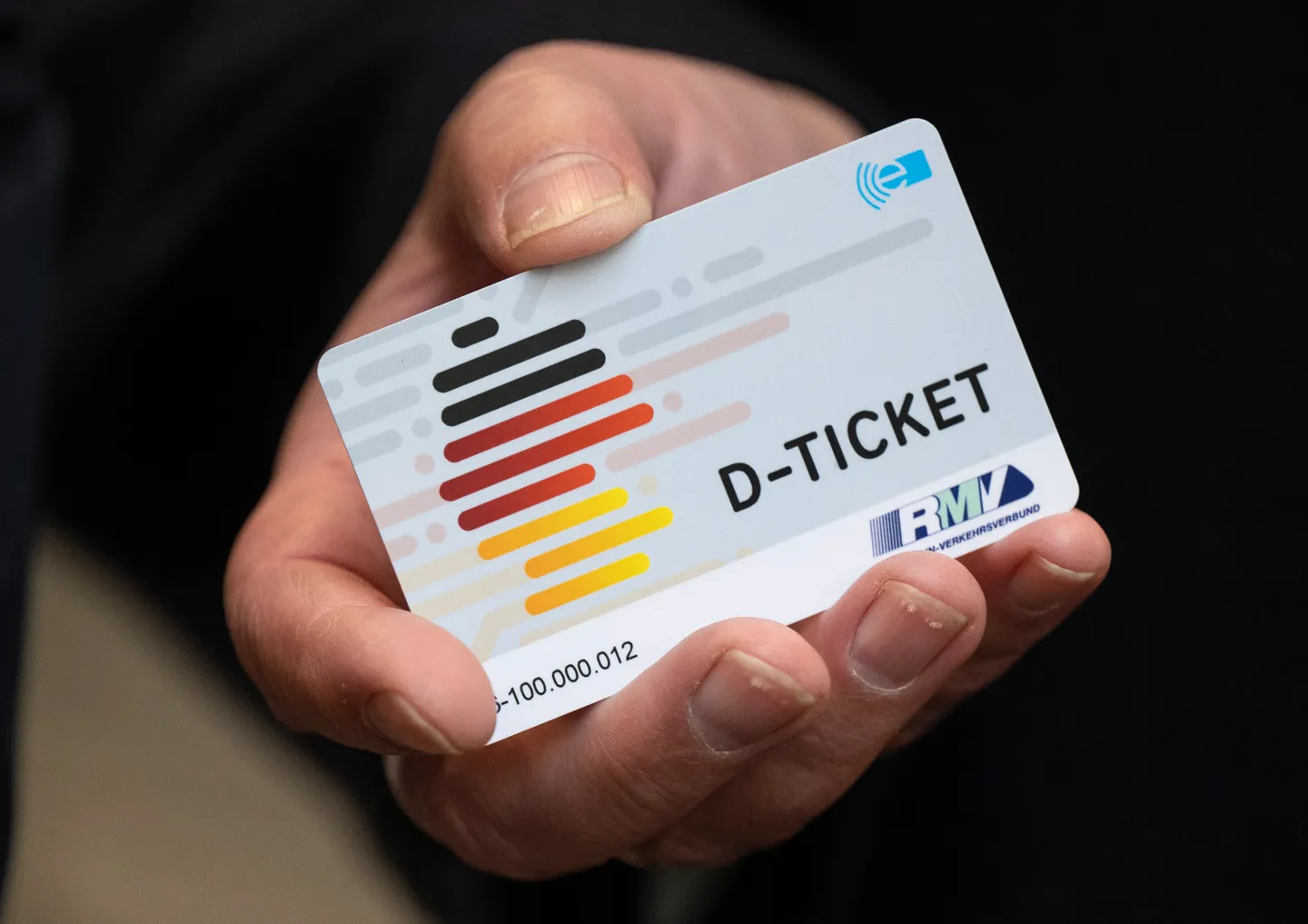 Wegner stellt Zukunft des Deutschlandtickets in Frage
