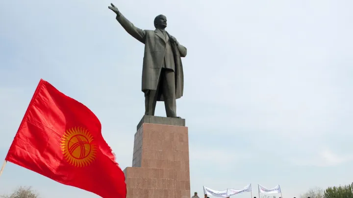 Qirg‘iziston O‘sh shahridagi «eng baland» Lenin haykalini olib tashladi