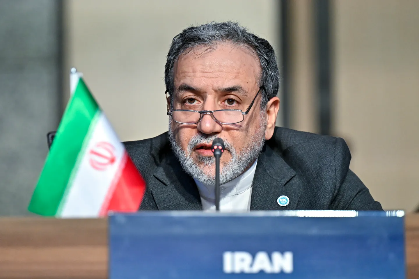 ایران د امریکا د حملو پر وړاندې بشپړ ضمانت غواړي مخکې له دې چې اټومي مذاکرات پيل کړي