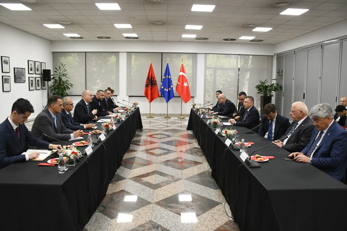 Anëtarë të Komisionit për Punë të Jashtme në Parlamentin turk takojnë kryediplomatin e Shqipërisë
