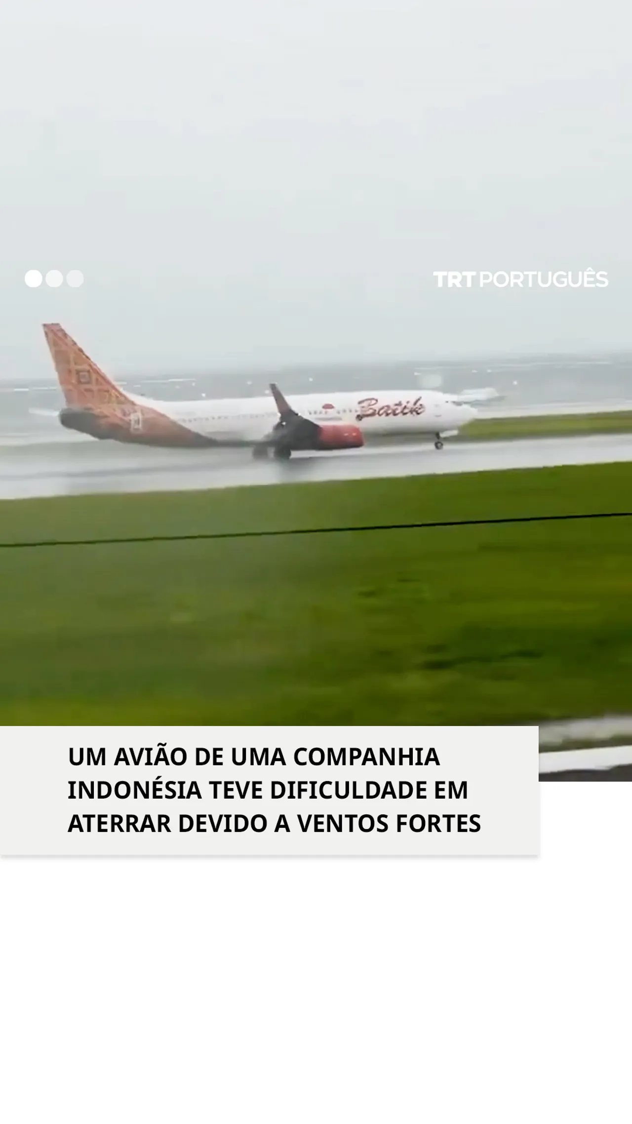 Avião da companhia aérea da indonésia, Batik Air, apanhado por vento forte durante a aterragem