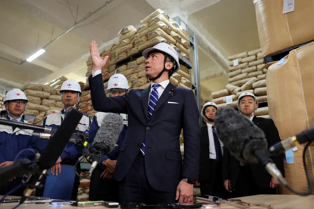 小泉農林水産大臣、韓国・坡州（パジュ）の水田を視察