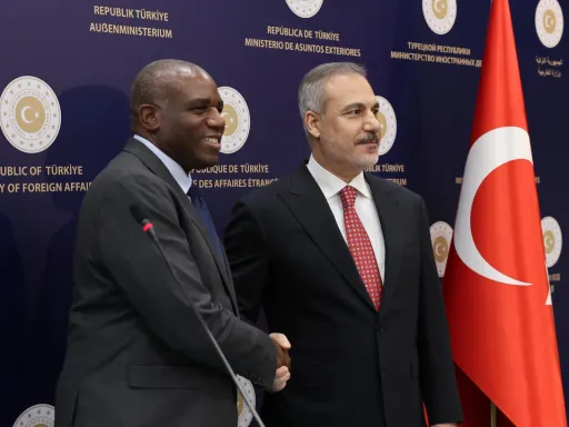 Alto diplomata britânico elogia o papel da Türkiye na estabilidade regional