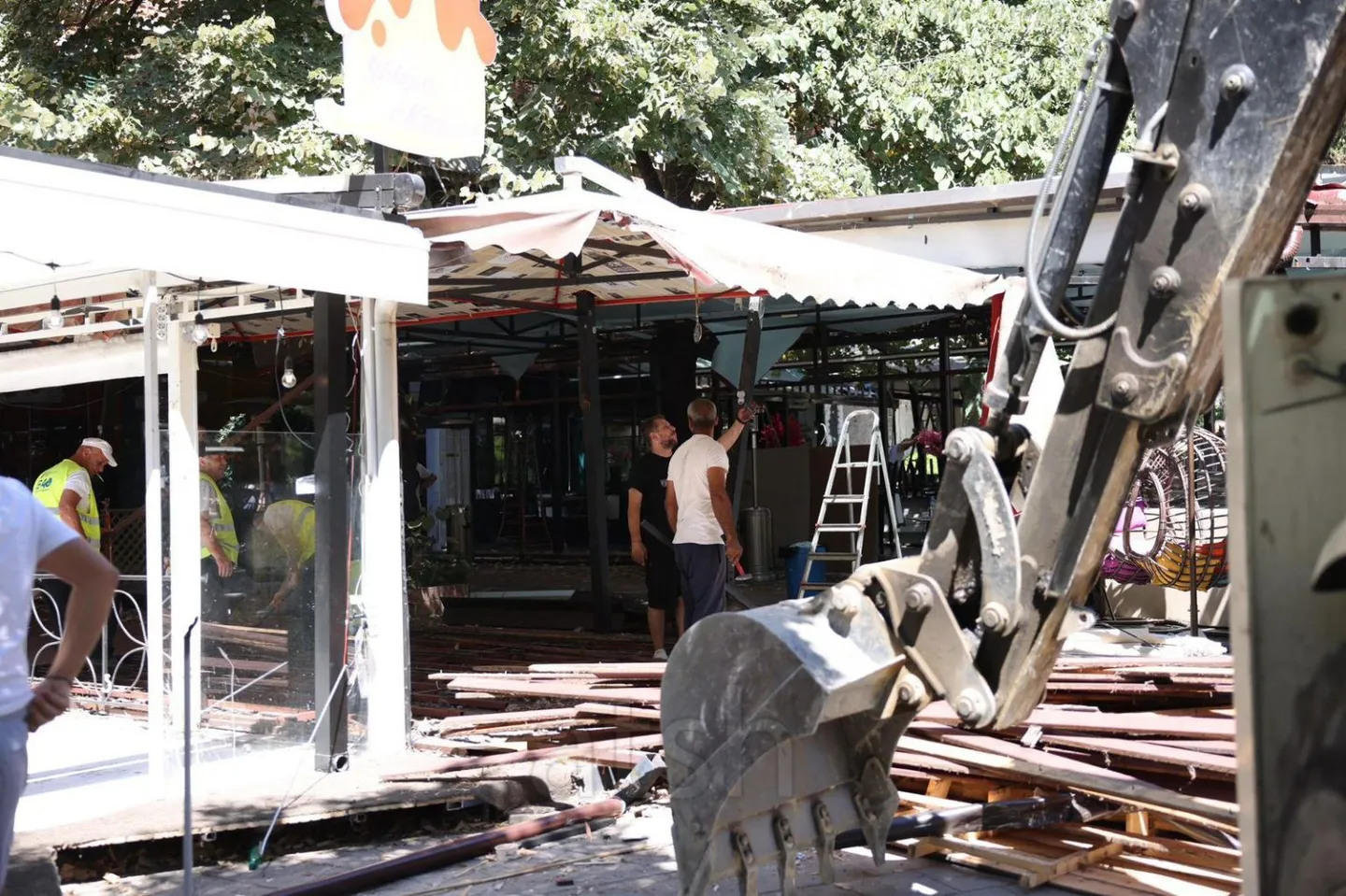 Tiranë, vijon aksioni për lirimin e hapësirave publike