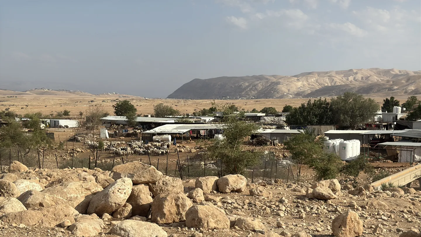 التهجير سياسةً إسرائيلية.. المستوطنون ينفّذون وجيش الاحتلال يغطّي