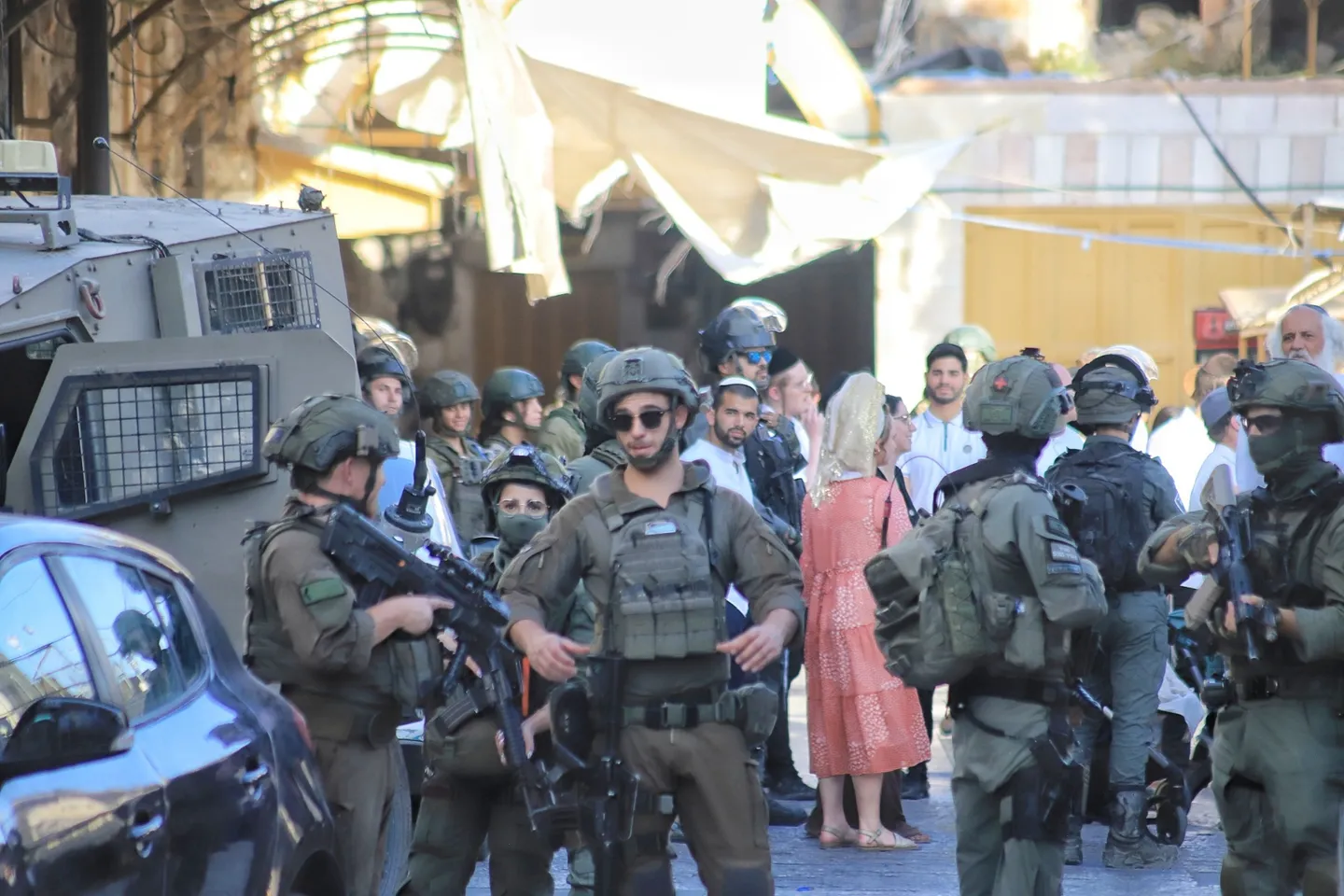جيش الاحتلال يقتل فلسطينياً في جنين ويحتجز جثمانه وسط حملة اعتقالات واسعة طالت مناطق متفرقة بالضفة