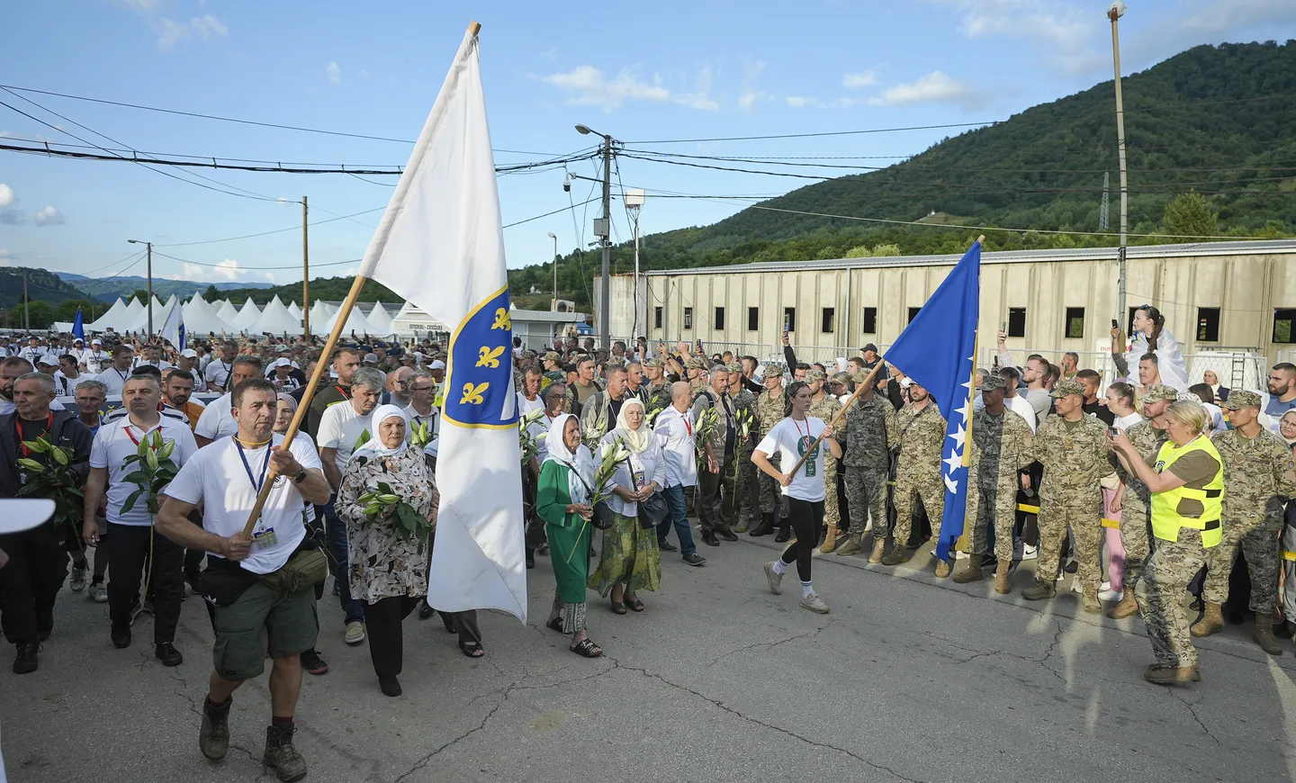 Učesnici "Marša mira" stigli u Potočare: Trodnevnim pješačenjem odali počast žrtvama genocida