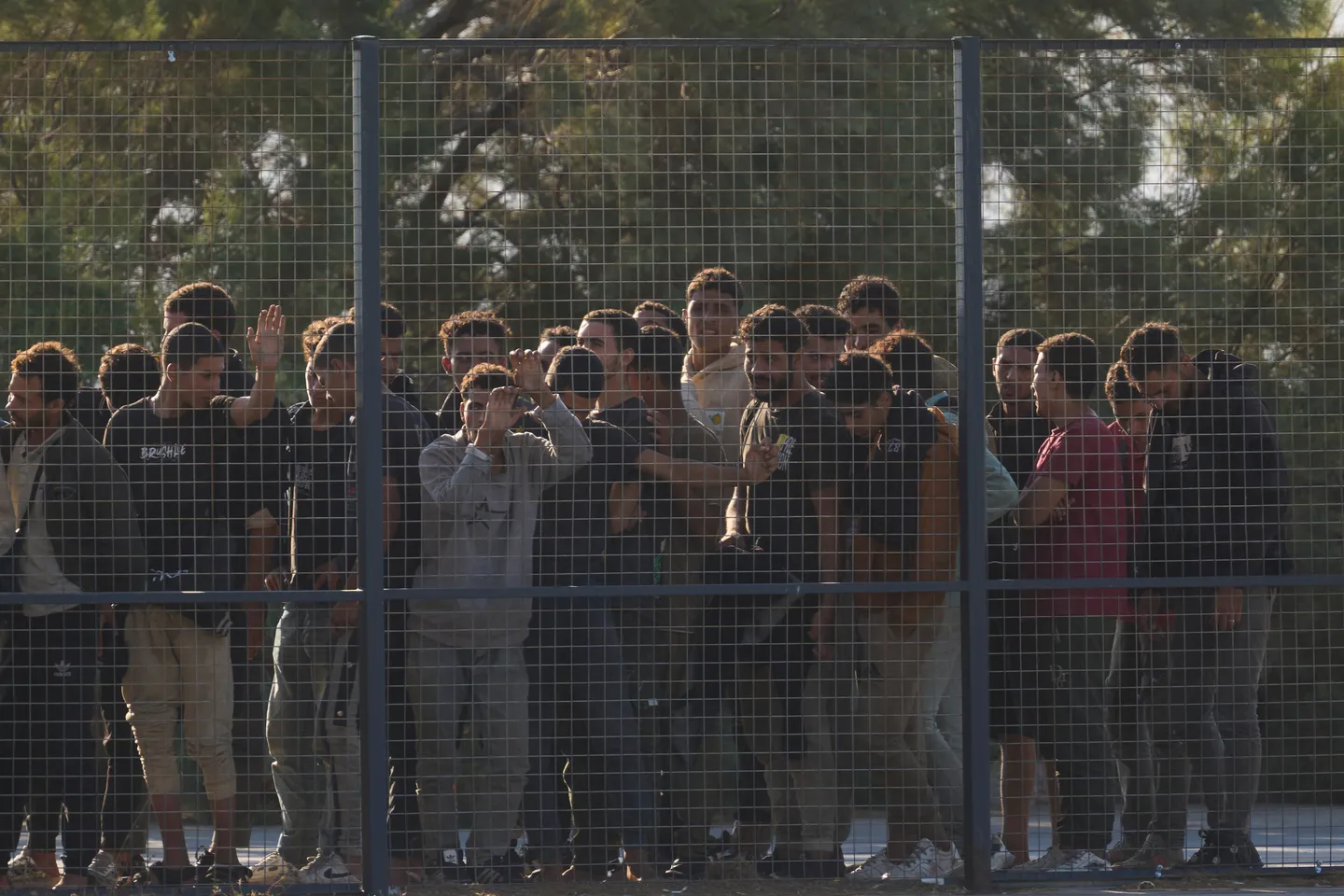 Parlamenti grek miraton amendamentin kontrovers për ta frenuar fluksin e migrantëve nga Libia