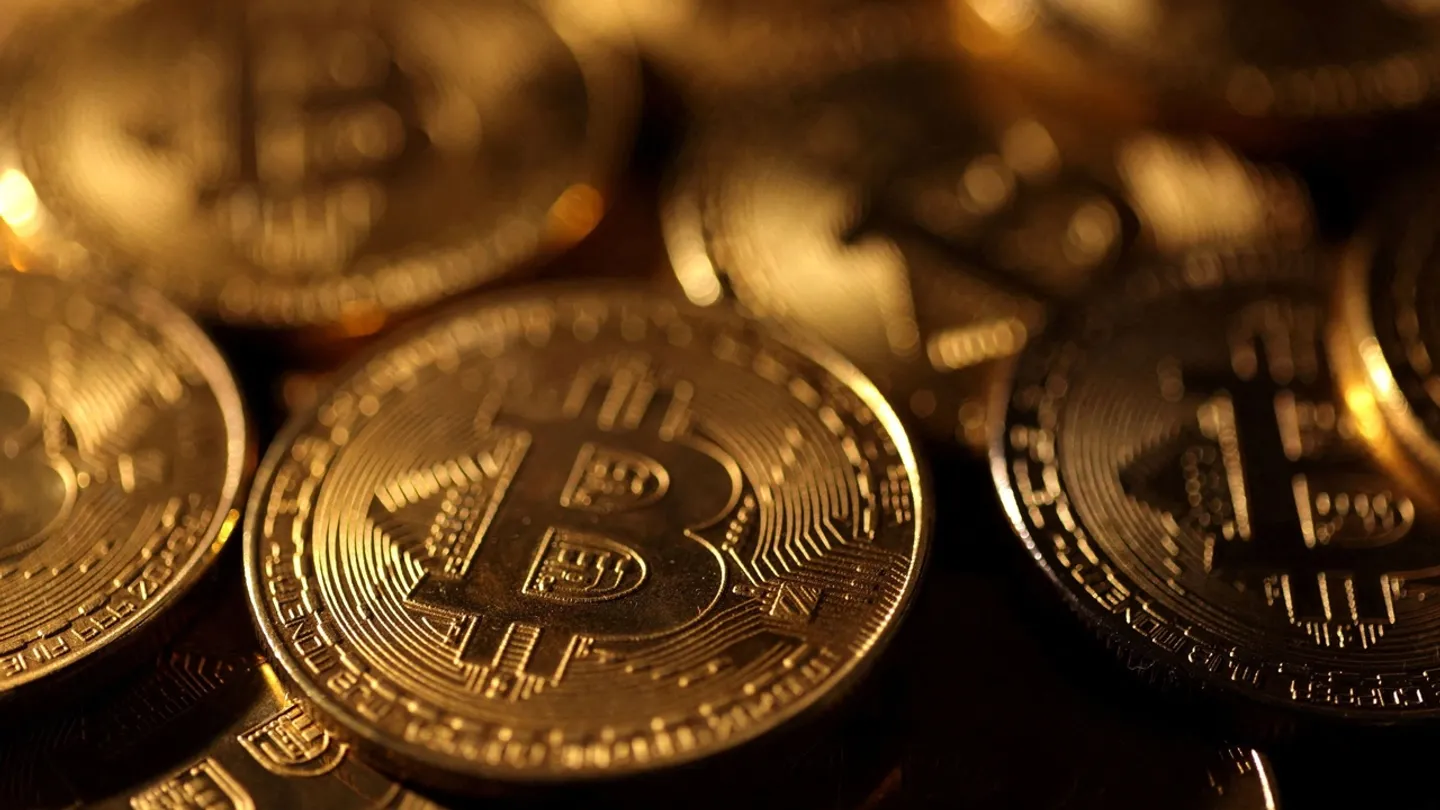 الدولار يرتفع مدفوعاً بتصريحات ترمب.. وبتكوين تلامس ذروة قياسية جديدة