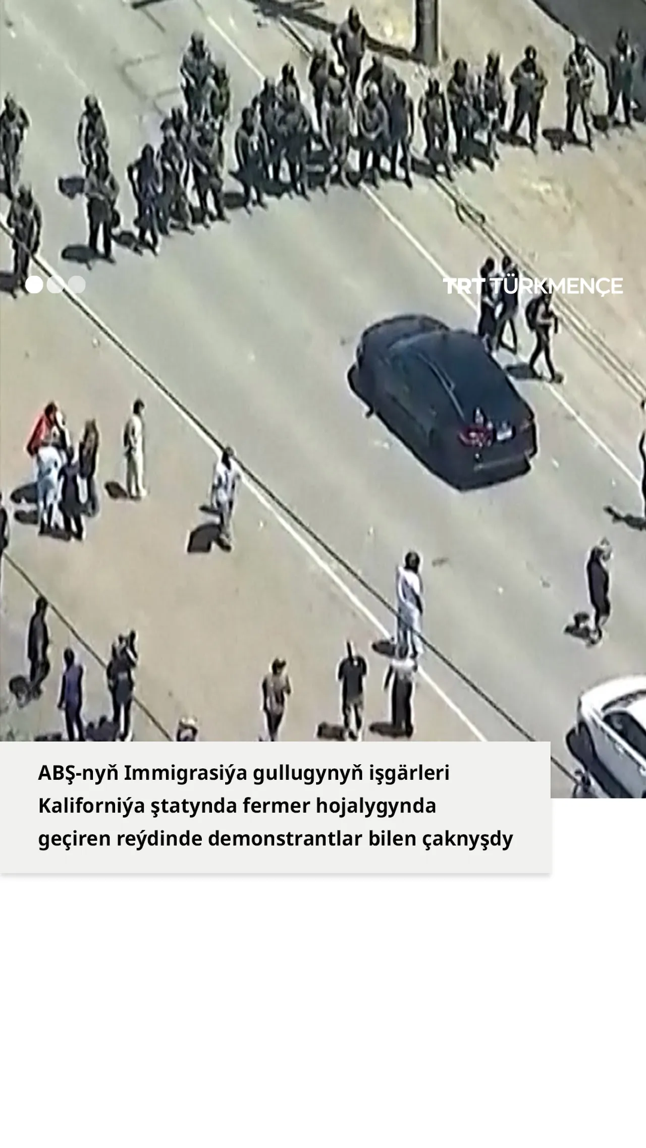 ABŞ-nyň Immigrasiýa gullugynyň işgärleri demonstrantlar bilen çaknyşdy