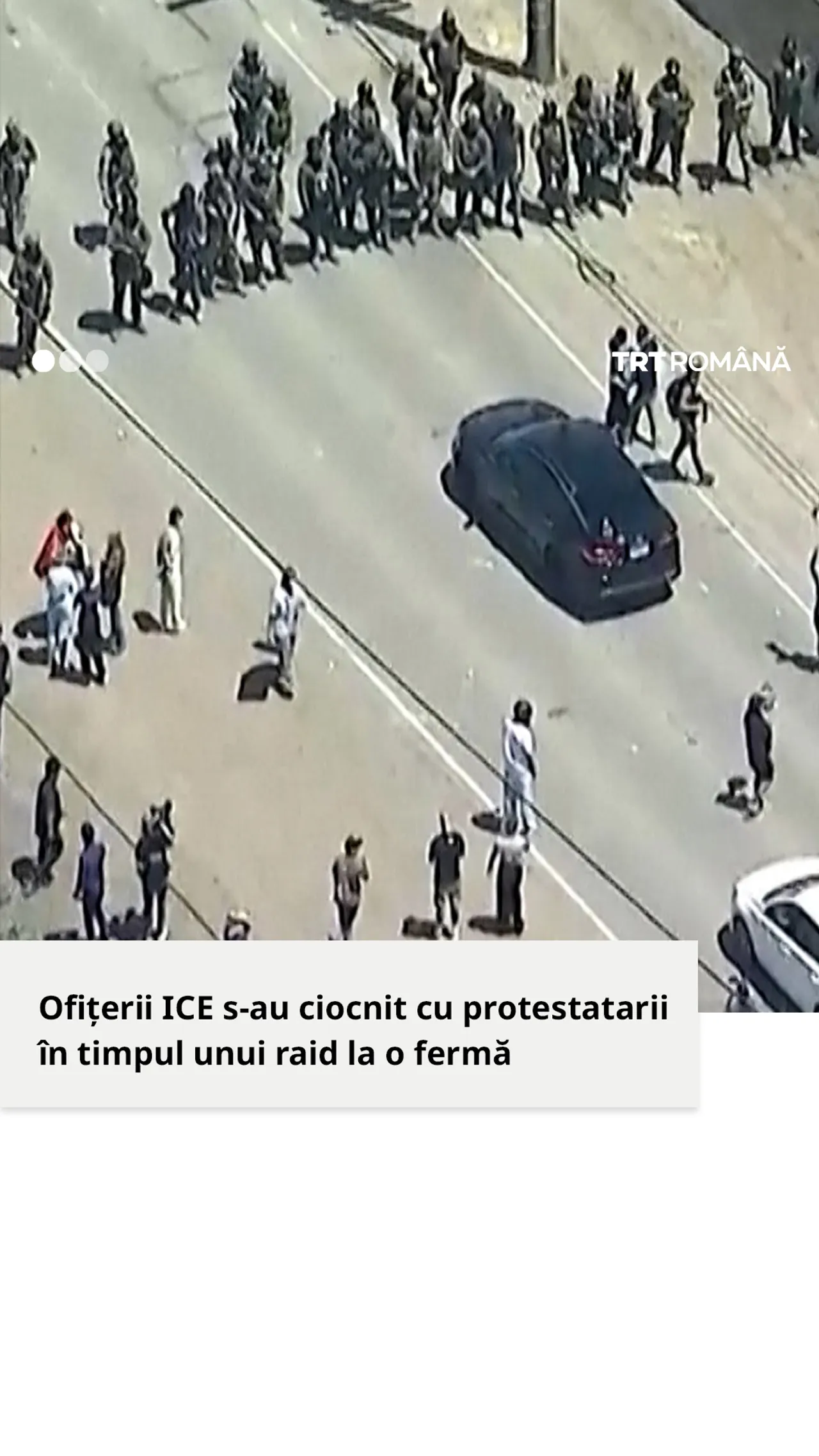 Ofițerii ICE s-au ciocnit cu protestatarii în timpul unui raid la o fermă