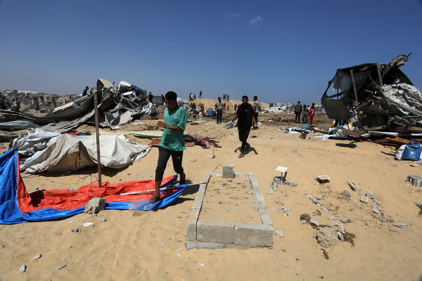 Ushtria izraelite shkatërroi çadrat dhe varrezat në qytetin Khan Younis në Gaza
