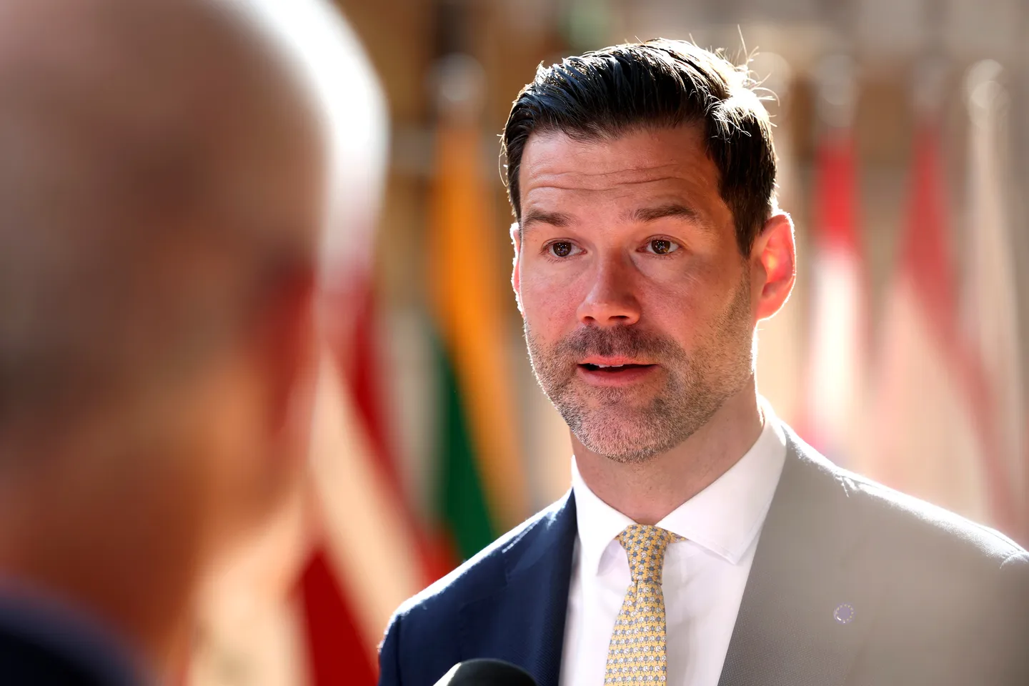 Sveriges migrationsminister i blåsväder efter avslöjande om sonens kopplingar till högerextremism