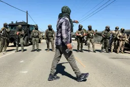 Tense standoff as US authorities arrest 200 immigrants in raids on two California farms