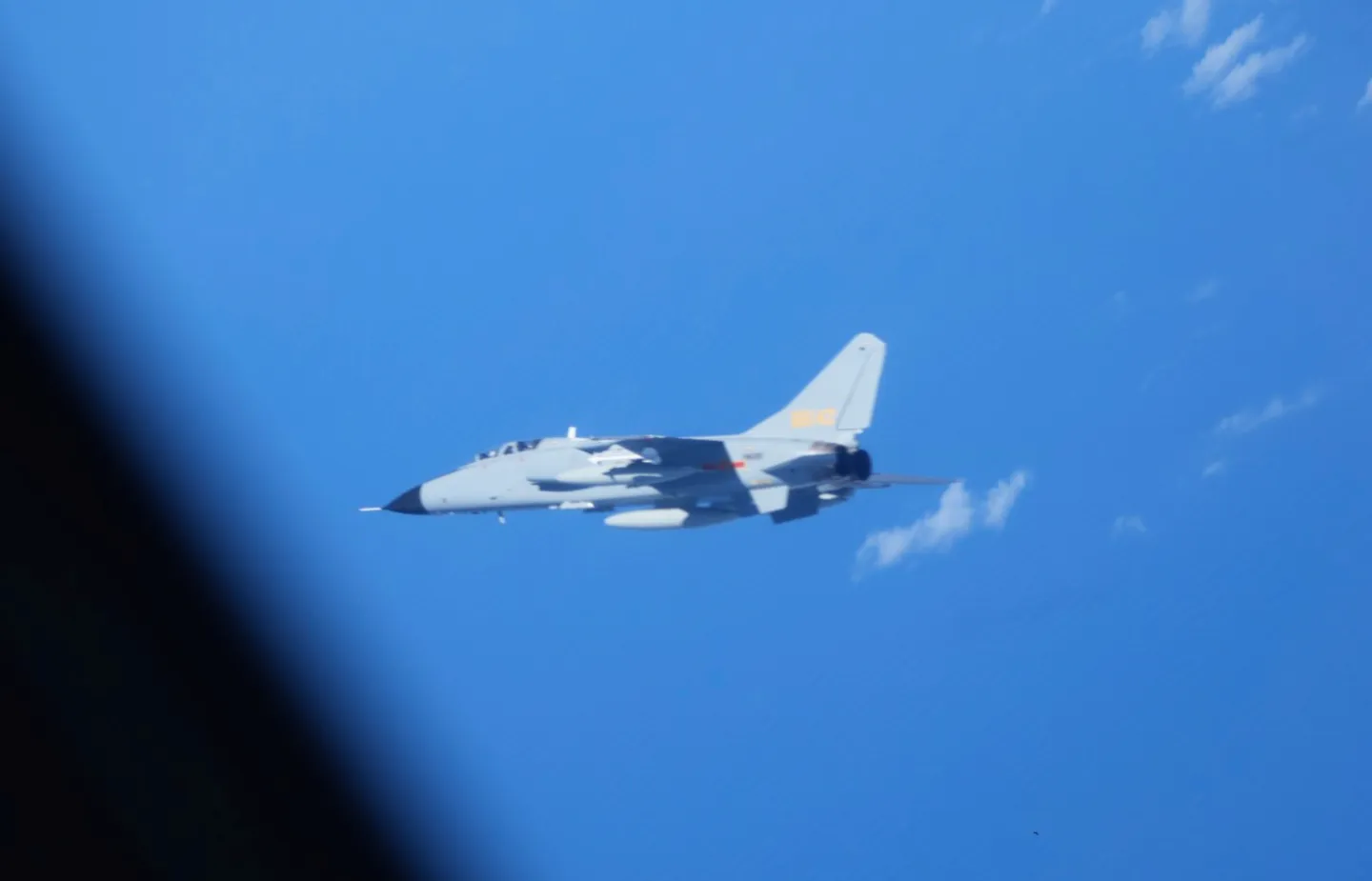 中国軍機による異常接近に懸念、日本が自制を要求