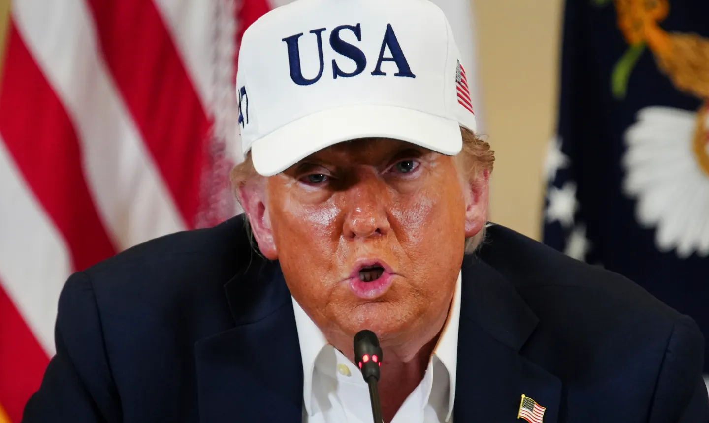 Trump nametnuo 30 posto carine na robu iz EU i Meksika