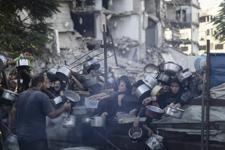 How is Israel stalling Gaza ceasefire?