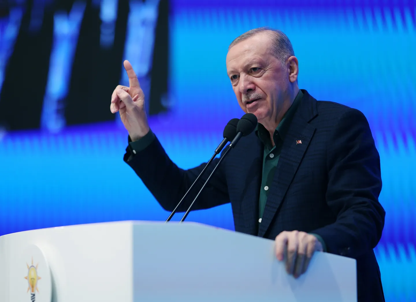 Erdoğan shpall kapitull të ri në historinë e Türkiyes, ndërsa grupi terrorist PKK lë armët
