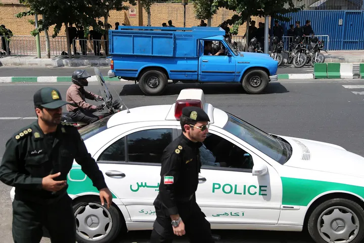 إيران تعلن مداهمة موقع لتصنيع طائرات مسيّرة تابعة لـ"عملاء" لإسرائيل في طهران