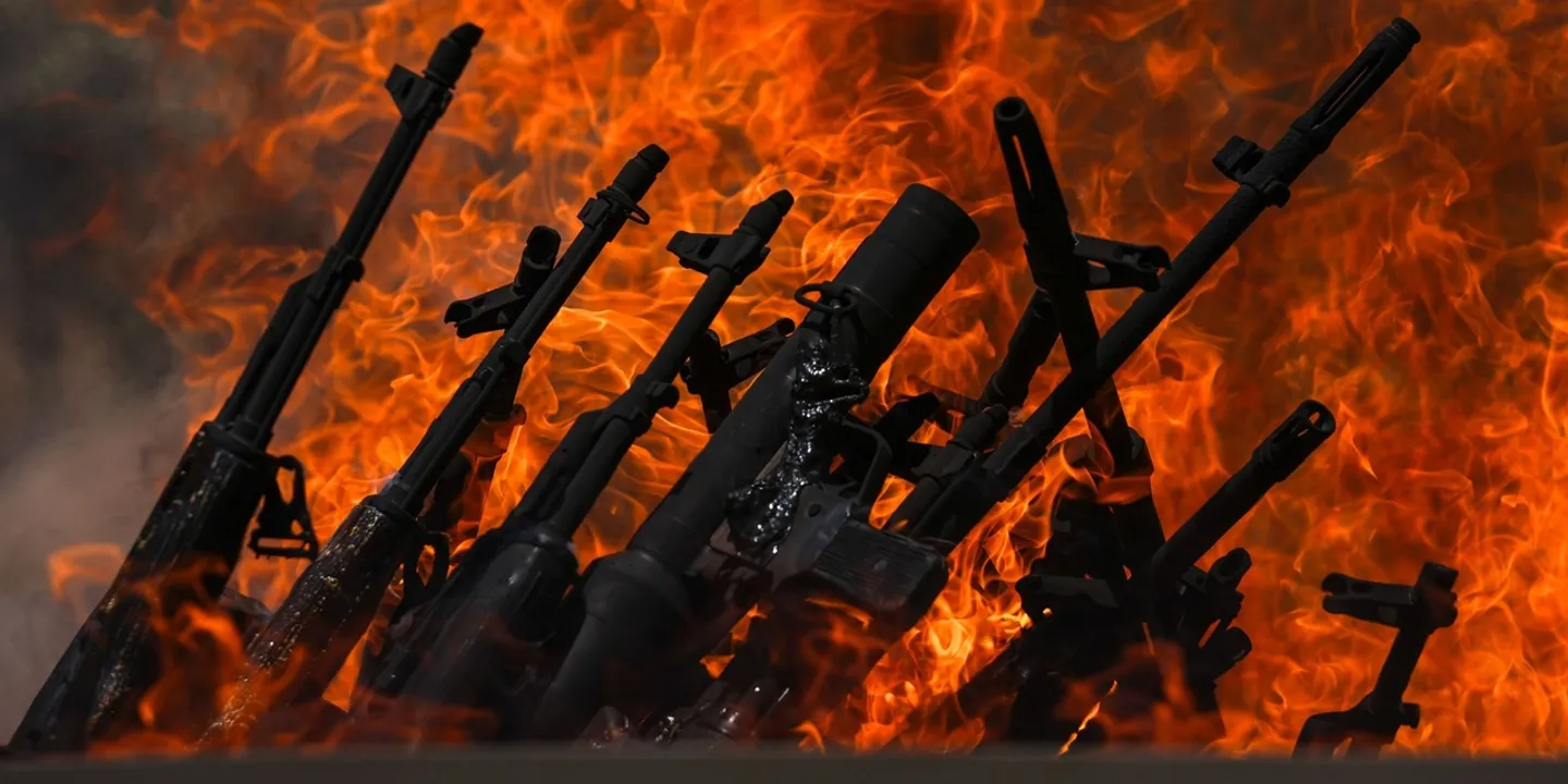 Armas terroristas do PKK destroem-se em chamas