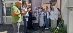 Majke Srebrenice i preživjele žrtve genocida obilaze mjesta masovnih stratišta