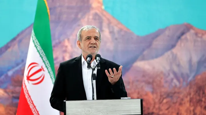 Relatório: Presidente iraniano 'levemente ferido' no ataque israelita do mês passado