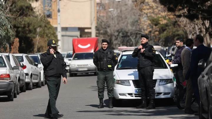 As autoridades iranianas fazem rusga na oficina de drones gerida por 'agentes' israelitas em Teerão