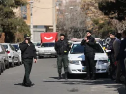 As autoridades iranianas fazem rusga na oficina de drones gerida por 'agentes' israelitas em Teerão