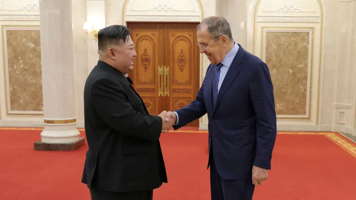 Seul: Pyongyang forneceu a Moscovo reservas massivas de projéteis de artilharia