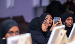 Caweyska Farshaxanka & Bunka: Dhalinyarada Soomaaliyeed oo farshaxan ku xusay dhaqanka iyo midnimada