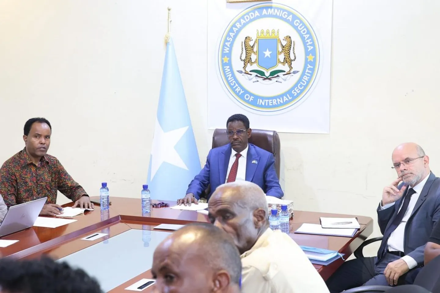 Wasiirka Amniga Gudaha oo la kulmay saraakiisha sare ee INTERPOL si loo kordhiyo wadashaqeynta