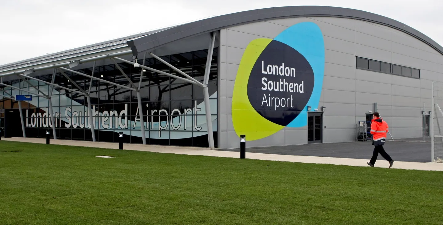 Kleinflugzeug am Southend Airport nahe London abgestürzt